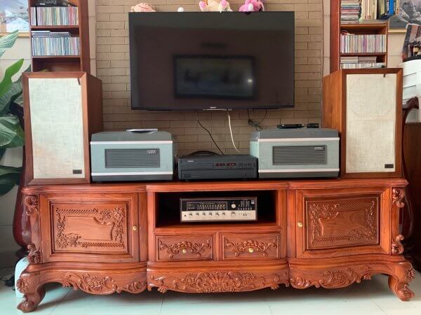 Kệ Tivi cánh cong 215